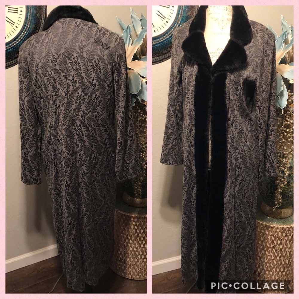 duster or light coat with faux fur collar